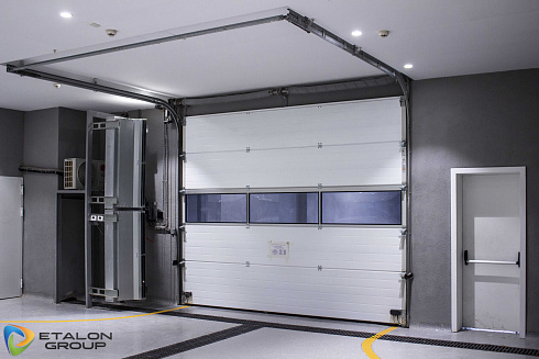 Промышленные секционные ворота SPU F42 Hormann